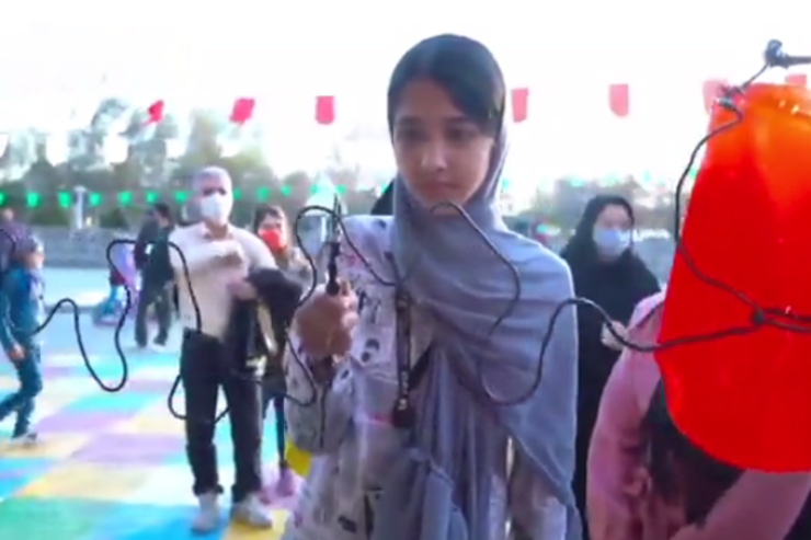 ویدئو | یک دورهمی جذاب همراه با مسابقه و سرگرمی در جشنواره بهار مشهد مقدس