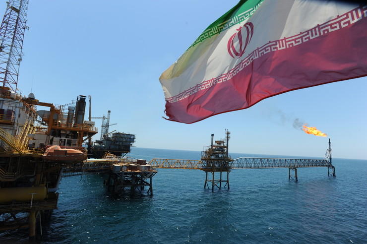 تصمیم ایران برای فروش نفت به ریال صحت دارد؟