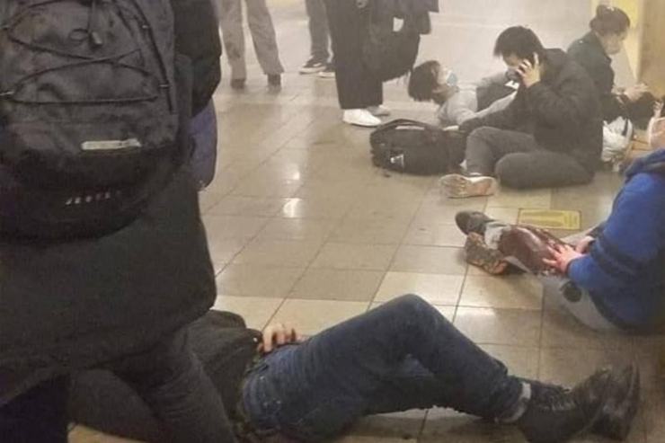 تیراندازی به سوی مردم در مترو «بروکلین» آمریکا | تیراندازی در نیویورک ۱۳ مجروح برجا گذاشت + فیلم