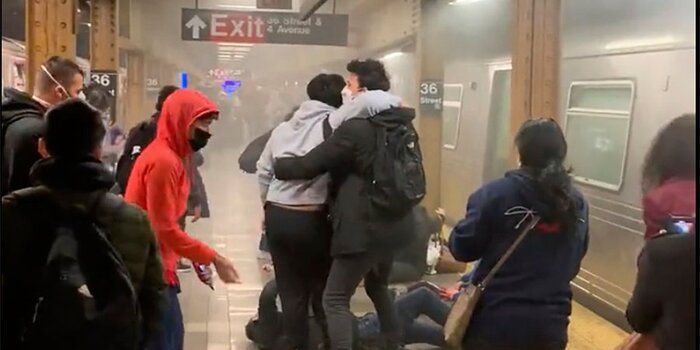 زخمی‌های تیراندازی در متروی نیویورک به ۲۹ نفر رسید | تعیین جایزه برای دستگیری مظنون + عکس