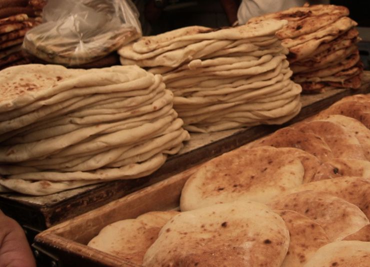 توزیع ۴۰ هزار قرص نان صلواتی در حاشیه شهر مشهد مقدس