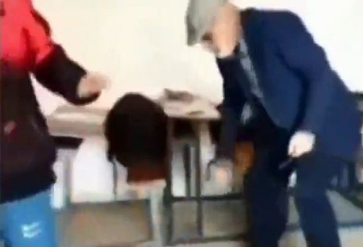 واکنش یک مسئول به کتک‌زدن دانش‌آموز گیلانی: اغتشاش کردند؛ معلم زد + فیلم