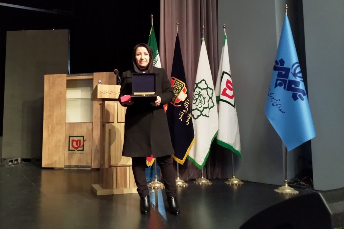 زینب بیات؛ گوینده افغانستانی رادیو دری برگزیده یادواره «نشان سلیمانی» شد