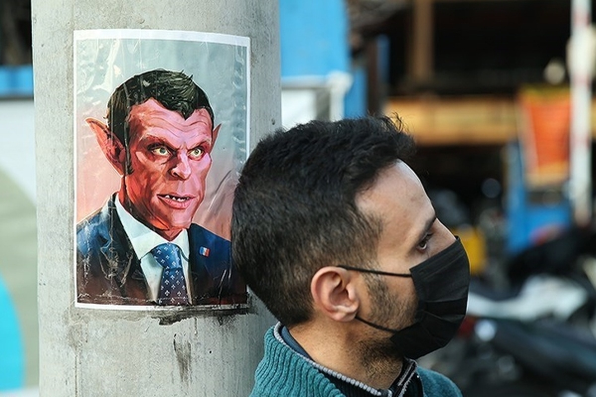 تجمع در مقابل سفارت فرانسه در اعتراض به اهانت شارلی ابدو + تصاویر