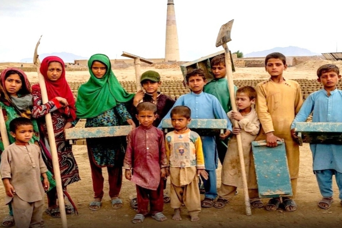 ممنوعیت اشتغال زنان باعث افزایش کودکان کار در افغانستان می‌شود