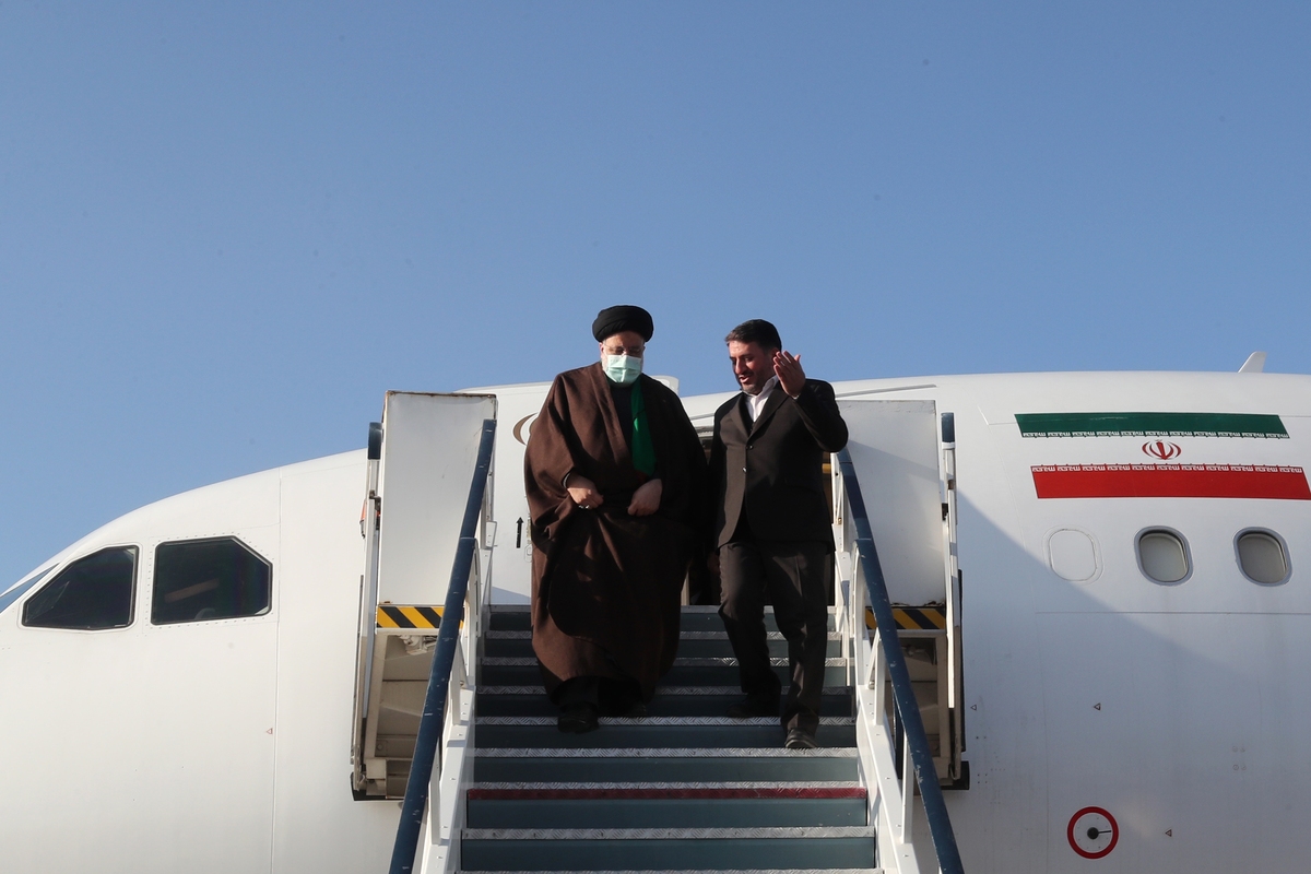 رئیس‌جمهور وارد یزد شد| رئیسی: مشکلات یزد و راهکارهای رفع آن‌ها احصا شده است+ فیلم و جزئیات سفر