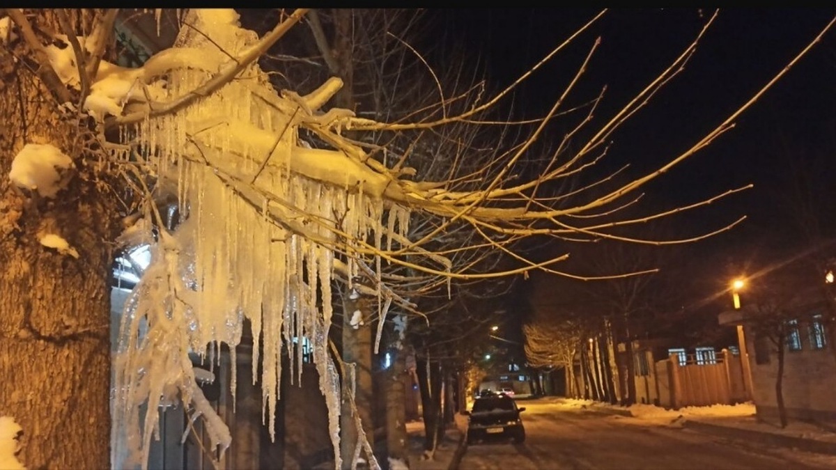 شب سرد مشهد‌ی‌ها با دمای منفی ۲۰ درجه| شهرستان‌های خراسان رضوی در میان ۵ شهر سرد کشور قرار گرفتند (۲۳ دی ماه ۱۴۰۱)