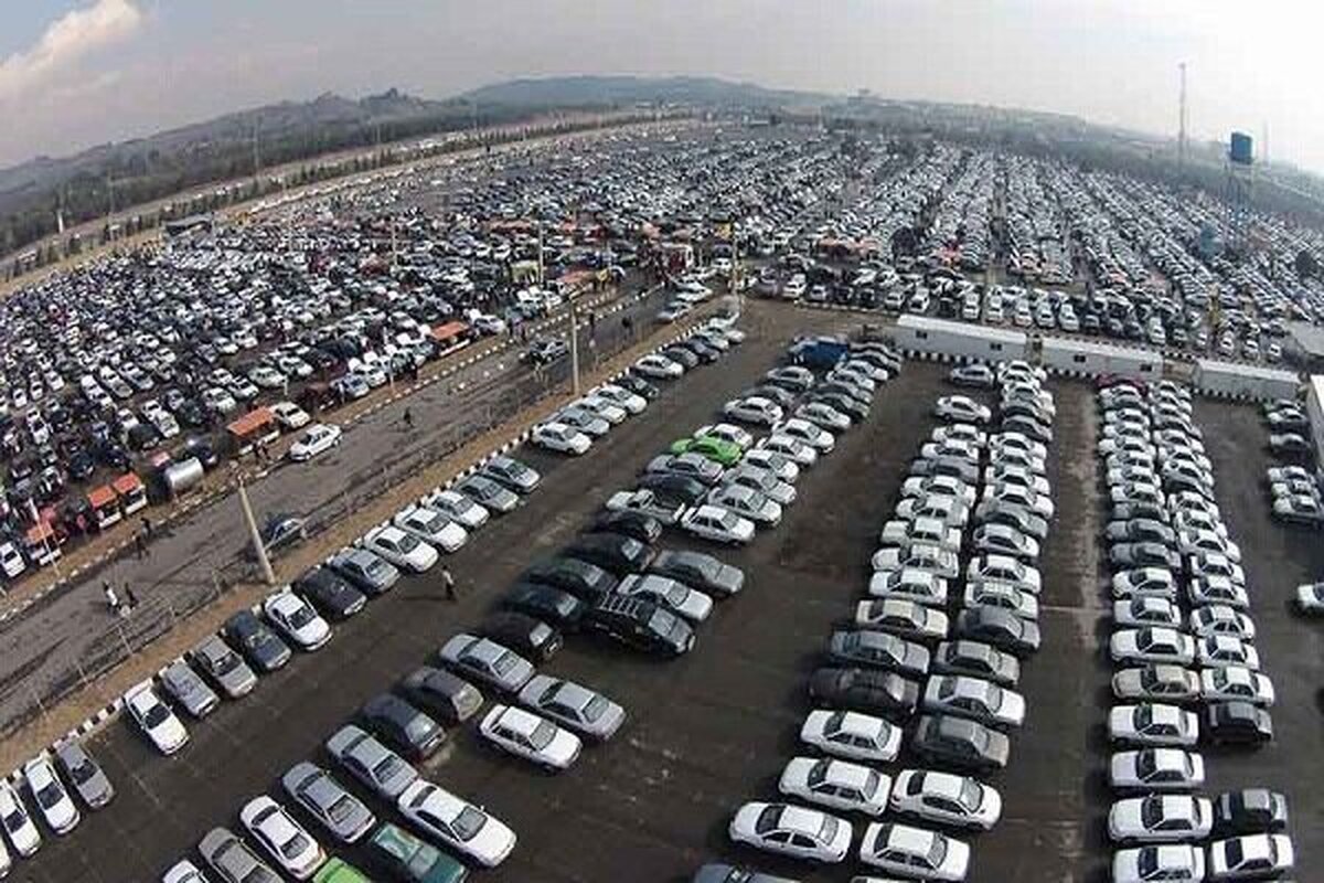 وزیر اقتصاد: عرضه خودرو در بورس همیشگی نخواهد بود