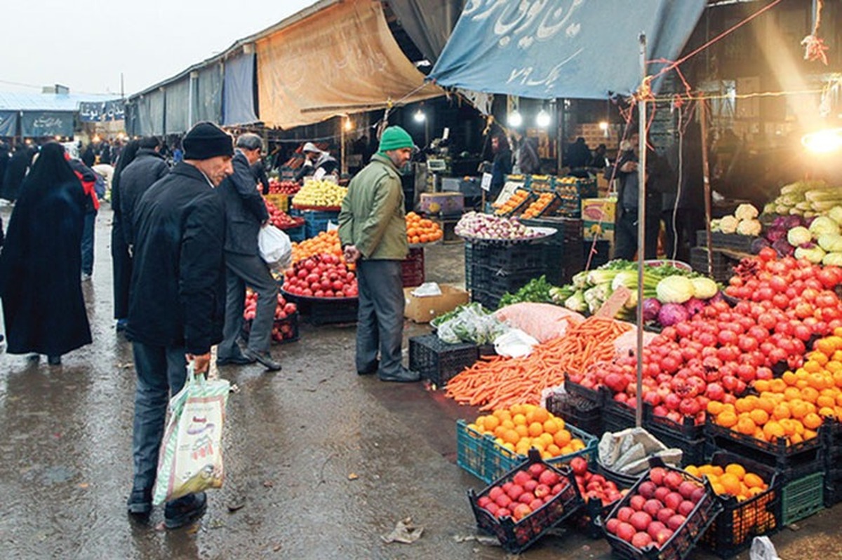 شرایط عرضه تره‌بار در بازار مشهد بهتر شده است | میوه‌فروشی‌ها امکان کشیدن پلاستیک درب مغازه‌ها دارند