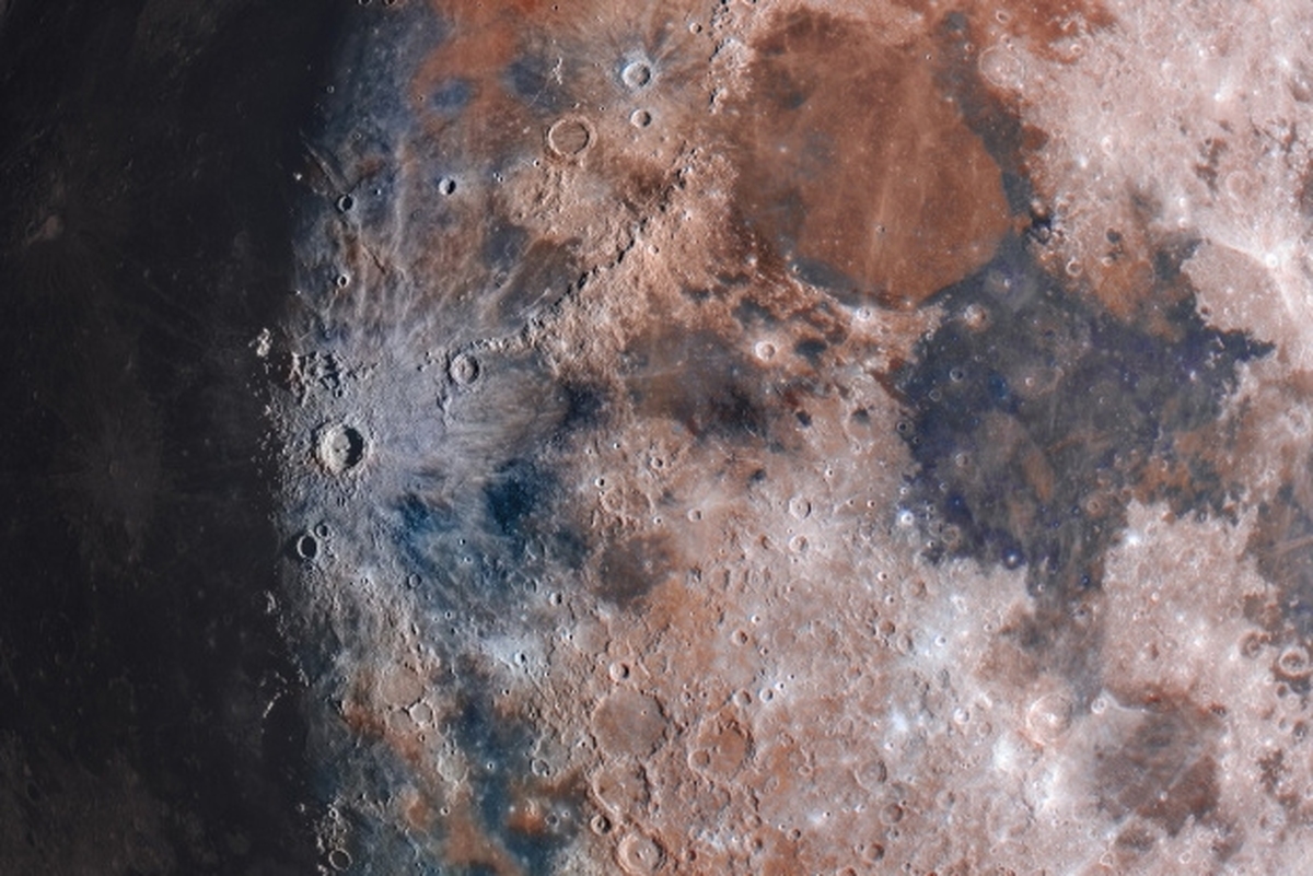 تصویر روز ناسا | ماه غرق در رنگ‌ها و جلوه‌های شگفت‌انگیز