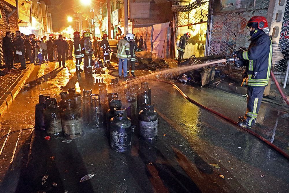 اطفای حریق ۳۰ سیلندر گاز و پیکنیک در مشهد + تصاویر