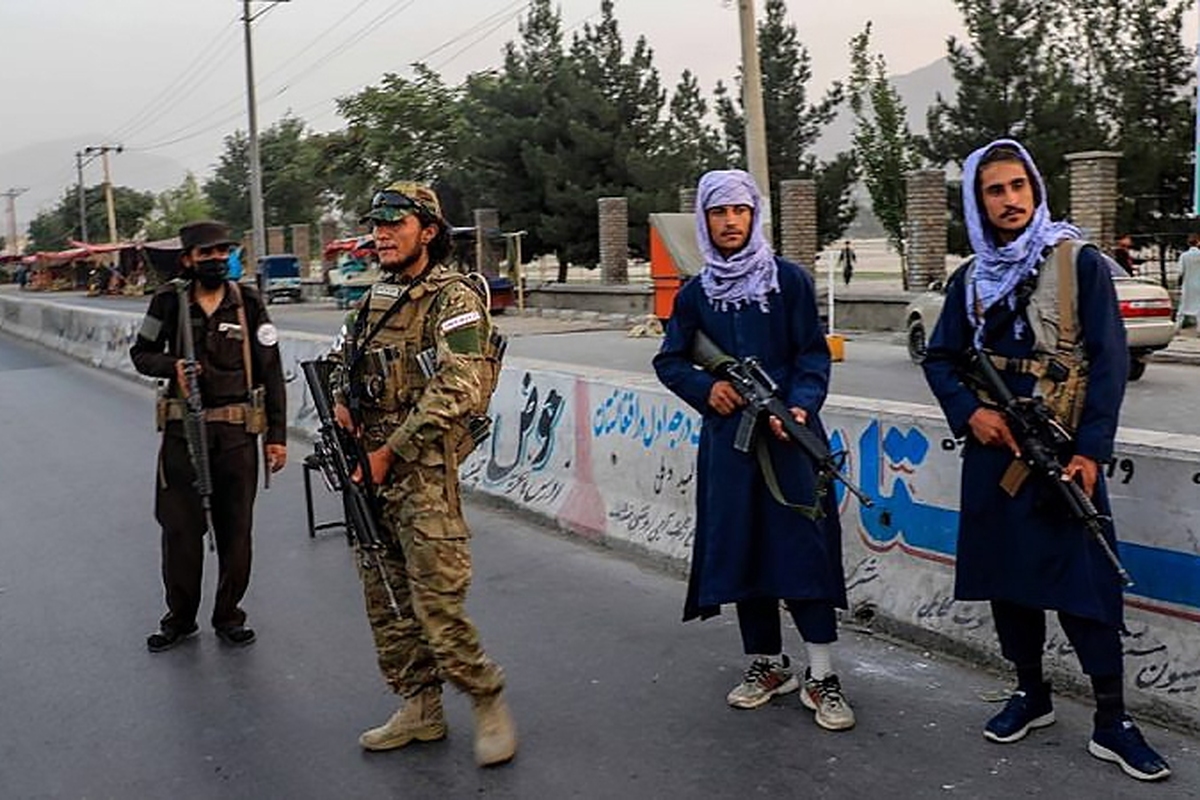طالبان کارکردن زنان در مؤسسات خارجی را ممنوع کرد