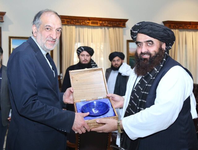 سرپرست سفارت ایران در کابل با وزیر خارجه طالبان دیدار کرد