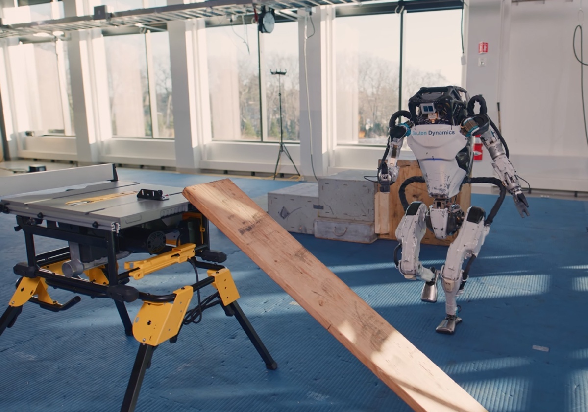 ویدئو | توانایی و چابکی حیرت‌انگیز ربات انسان‌نمای شرکت «بوستون داینامیکس»