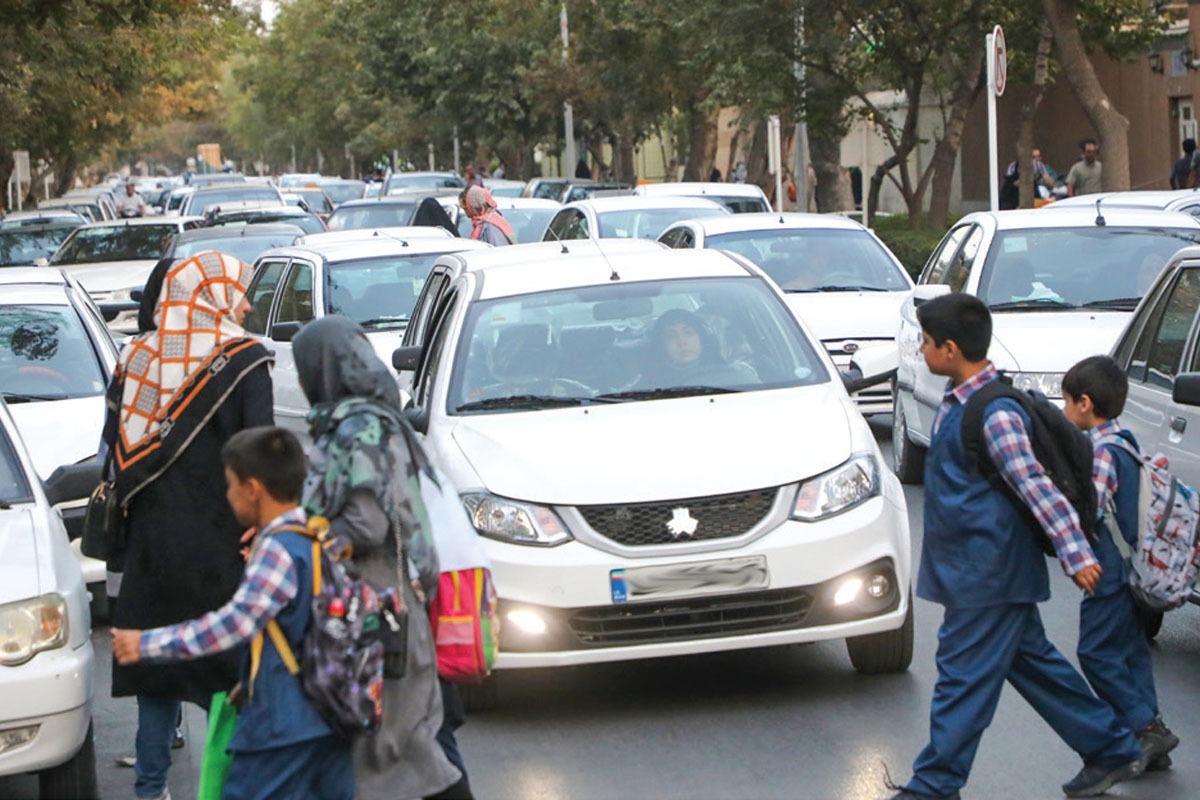 گلایه شهروندان از نبود ایمنی در عرض خیابان برای تردد دانش آموزان مشهدی