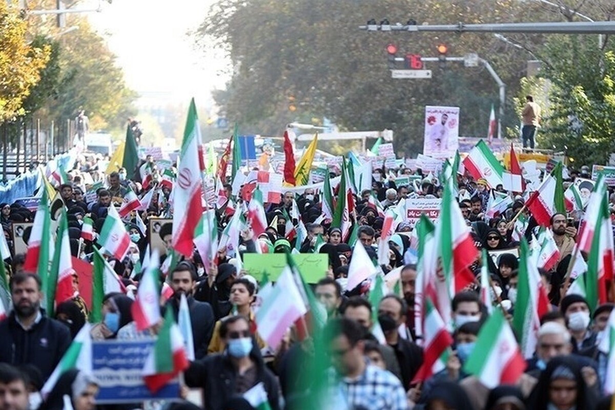 آهنگ ها و ترانه های انقلابی ویژه دهه فجر انقلاب اسلامی را اینجا گوش کنید.