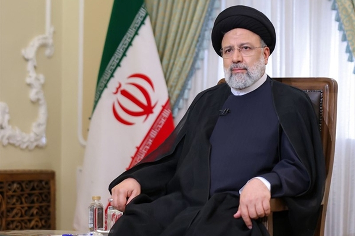 رئیس جمهور گفت: در راستای سیاست دولت برای حذف فقر مطلق و کاهش فاصله طبقاتی، وضعیت قیمت‌های برخی اقلام برای ما قابل قبول نیست و این توسط دولت پیگیری و تلاش می‌شود که ثبات پیدا کند، ما داریم شرایط را به نحوی مدیریت می‌کنیم که با تغییر قیمت دلار، قیمت اقلام مورد نیاز سفره مردم به این شکل تغییر پیدا نکند.