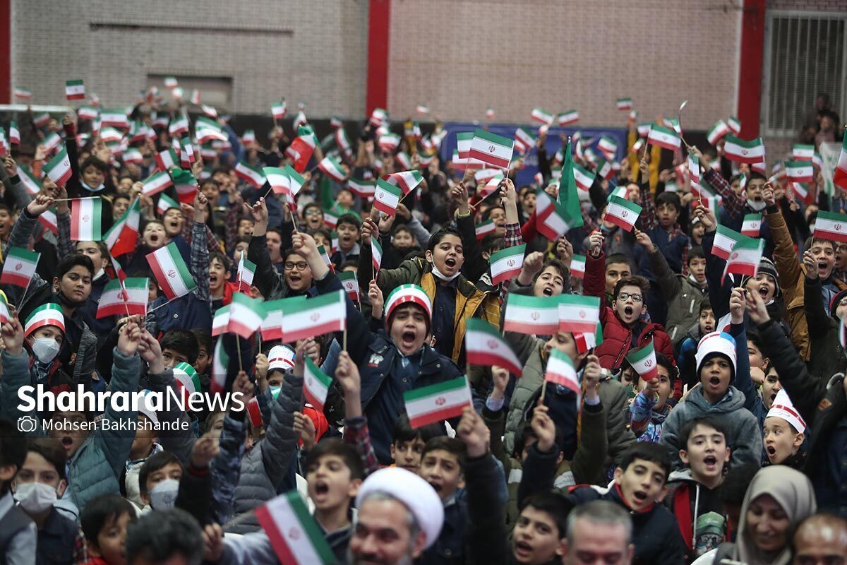 ویدئو | آغاز جشن‌های ۴۴ سالگی پیروزی انقلاب اسلامی با حضور دهه نودی ها در مشهد