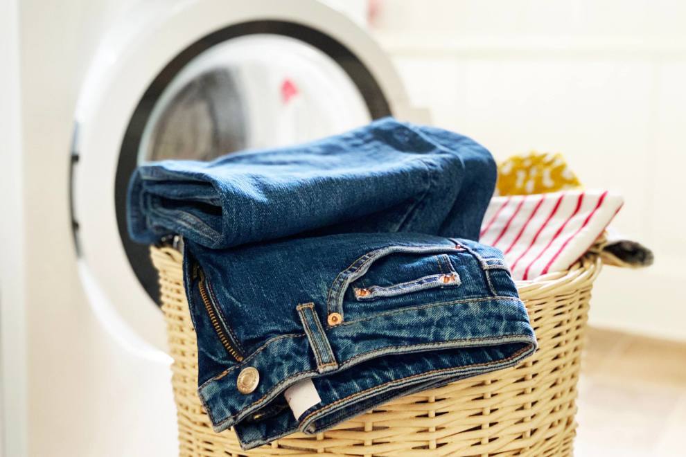 لباس خواب، شلوار جین، جوراب و سایر لباس‌ها را چه زمانی باید بشوییم؟ + توصیه‌های کارشناسی