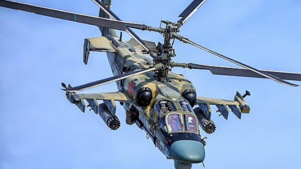 ویدئو| لحظه شکار تانک اوکراینی توسط بالگرد روسی