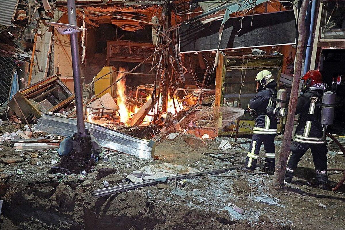 انفجار ناشی از برخورد بیل مکانیکی با لوله گاز در مشهد حادثه آفرید + ویدئو و تصاویر