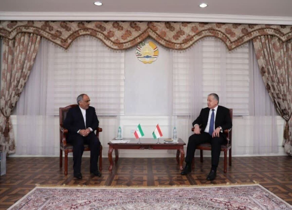 دیدار سفیر ایران و وزیر امور خارجه تاجیکستان