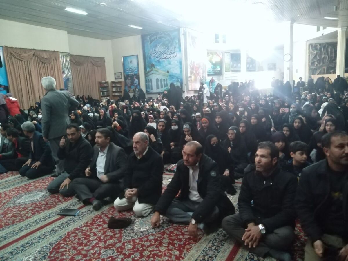 حضور دانش‌آموزان زیارت اولی از سراسر کشور در مشهد