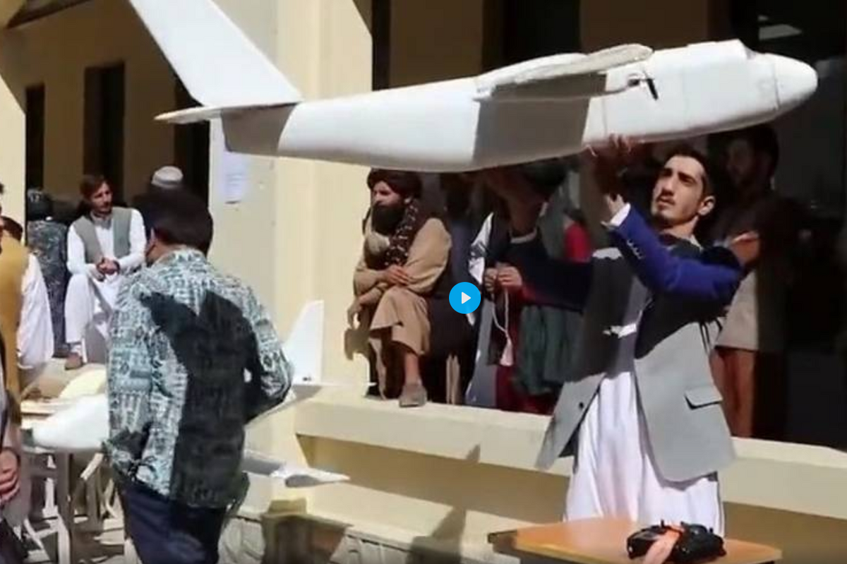 ساخت هواپیمای بدون سرنشین توسط جوانان افغانستانی + فیلم