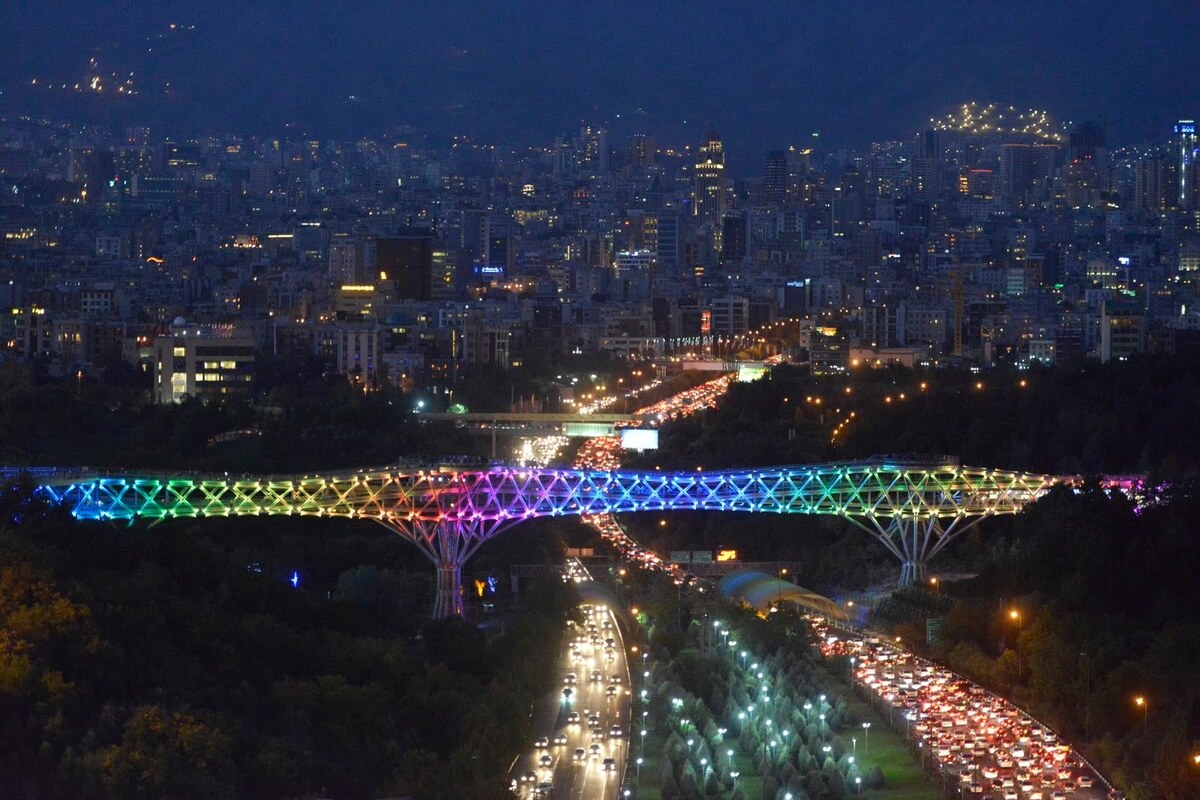 پل طبیعت تهران امشب قرمز می‌شود (۲۰ بهمن ۱۴۰۱)