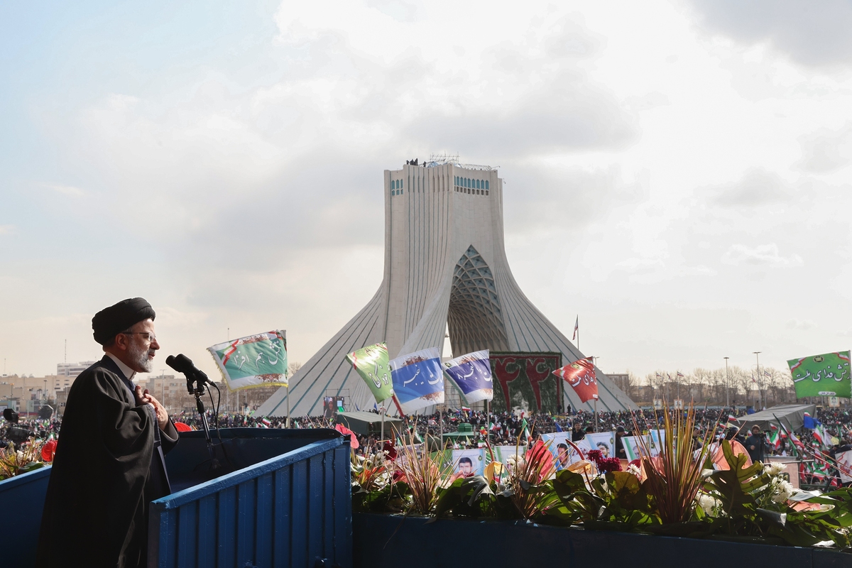پیام رئیسی در تقدیر از حضور مردم: راهپیمایی امسال جلوه‌های تازه‌ای از شور انقلابی و حماسه حضور را به تصویر کشید