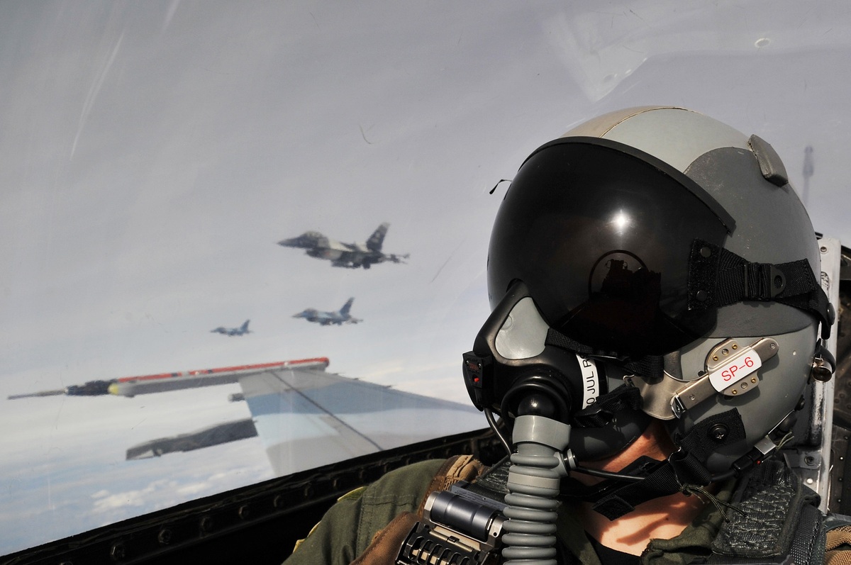 ویدئو| بازی با نیروی جاذبه توسط خلبان جنگنده