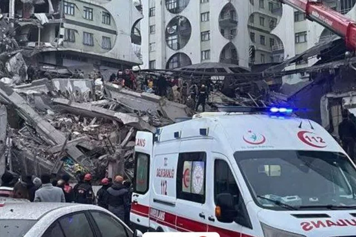 سقوط برج‌ها، ۶ روز پس از زلزله در ترکیه + فیلم