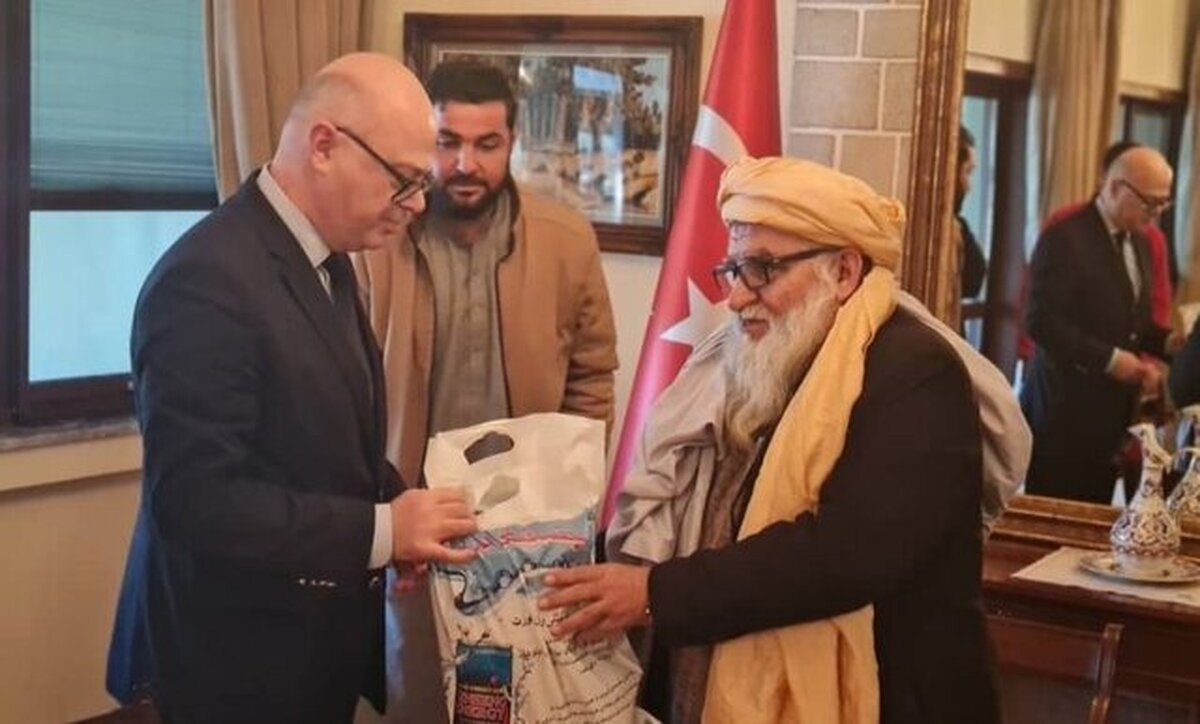 ۵۰ هزار دلار در یک کیسه پلاستیکی | کمک طالبان به سفیر ترکیه در کابل تحویل داده شد