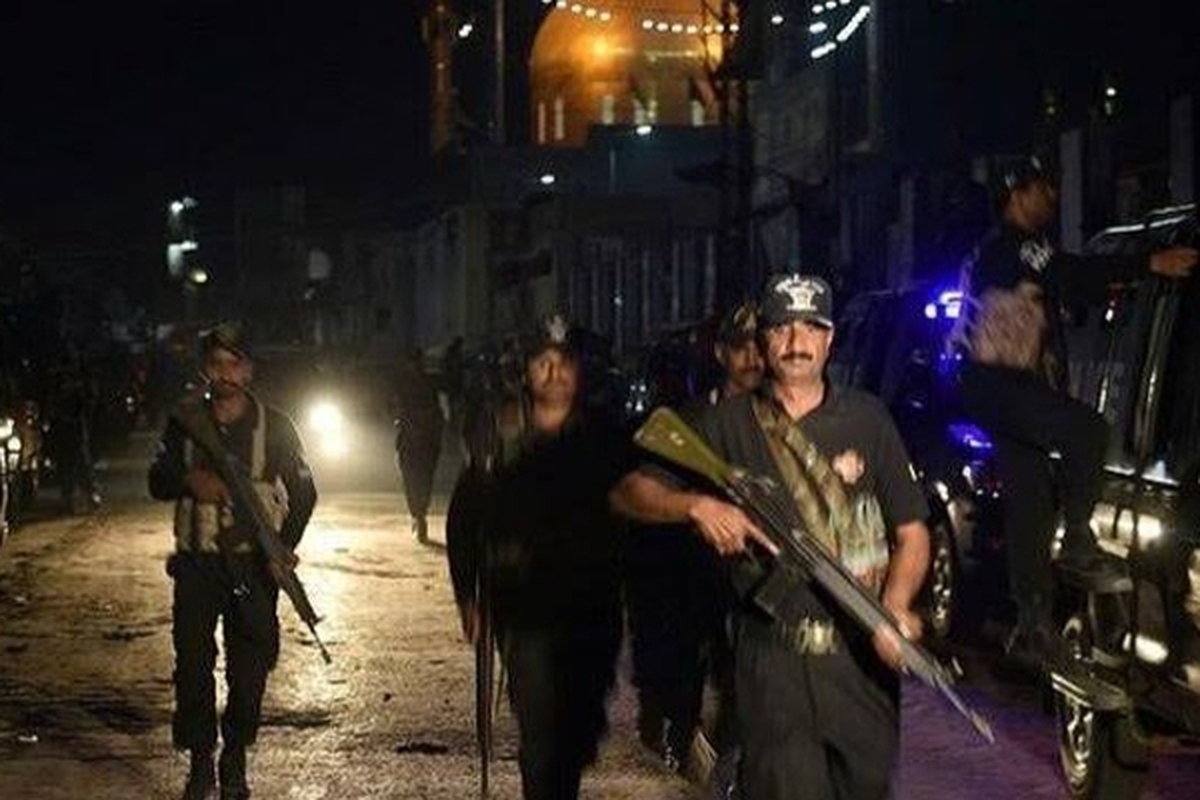 حمله تروریستی به مرکز پلیس در کراچی پاکستان + فیلم