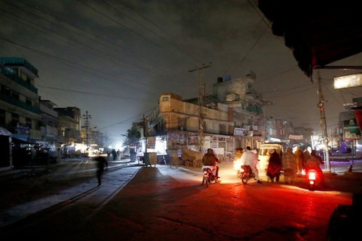 تاریکی در شهرهای پاکستان | برق در بسیاری از ایالت‌ها قطع است