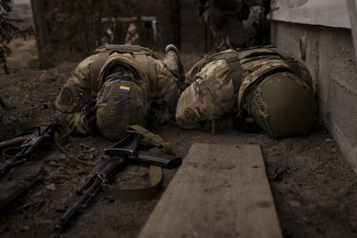 ویدئو| درگیری تن به تن دو سرباز روس و اوکراینی (تصاویر دلخراش)