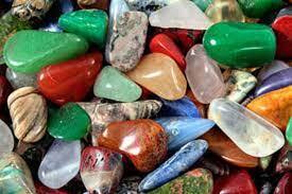 جواهری در شهر | حدود ۴۰ درصد از سنگ‌های قیمتی و نیمه قیمتی دنیا در خراسان بزرگ قرار دارد