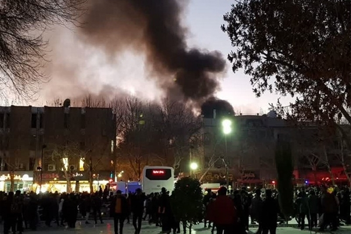 آتش‌سوزی در بازار آزادی اصفهان + فیلم
