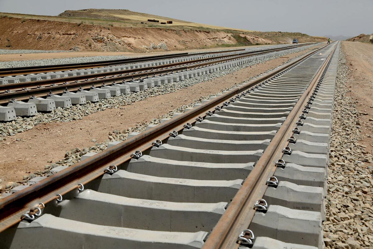 امضای تفاهم‌نامه راه‌اندازی قطار سریع‌السیر تهران به مشهد در سفر رئیس جمهور به چین