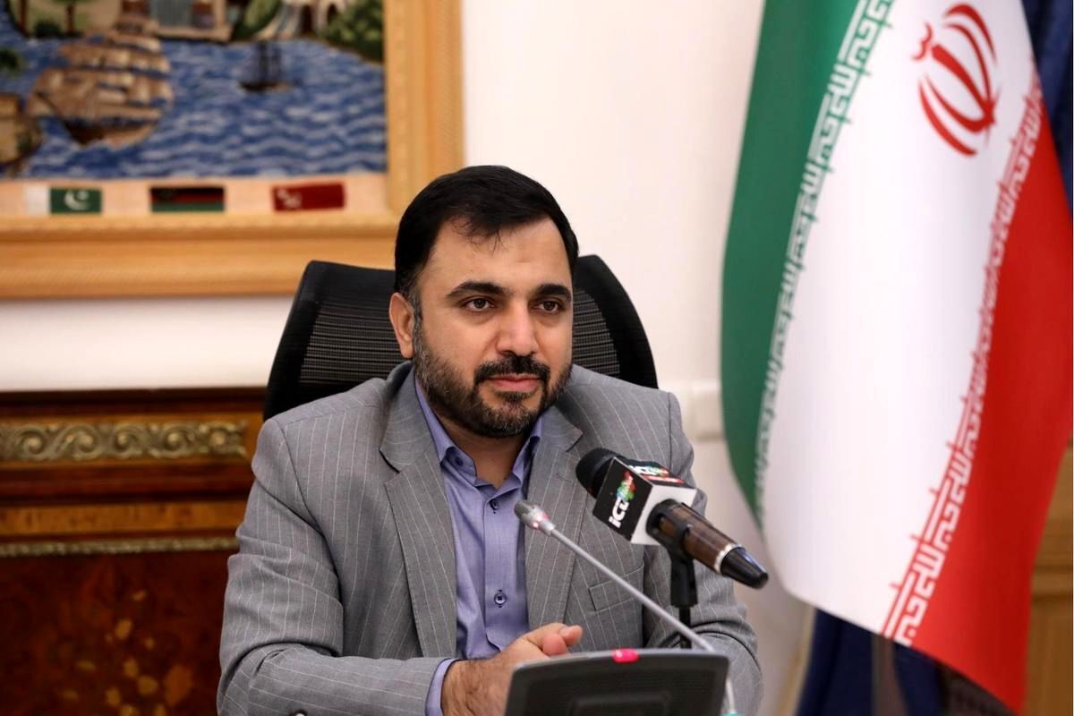 وزیر ارتباطات: اجرای طرح فیبر نوری در مشهد آغاز شده، اما سرعت اجرای آن کُند است