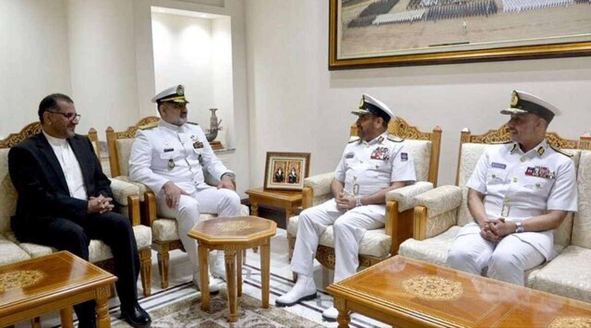 امیر دریادار ایرانی با رئیس ستاد کل نیروهای مسلح عمان دیدار و گفت‌وگو کرد