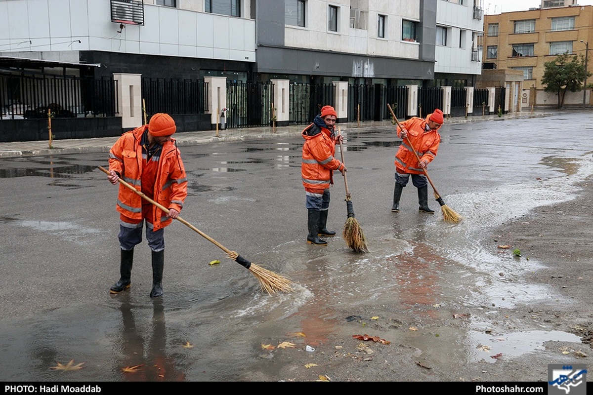 آماده‌باش بیش از ۱۰۰۰ پاکبان و نیروی خدمات شهری در پی بارش رحمت الهی در مشهد
