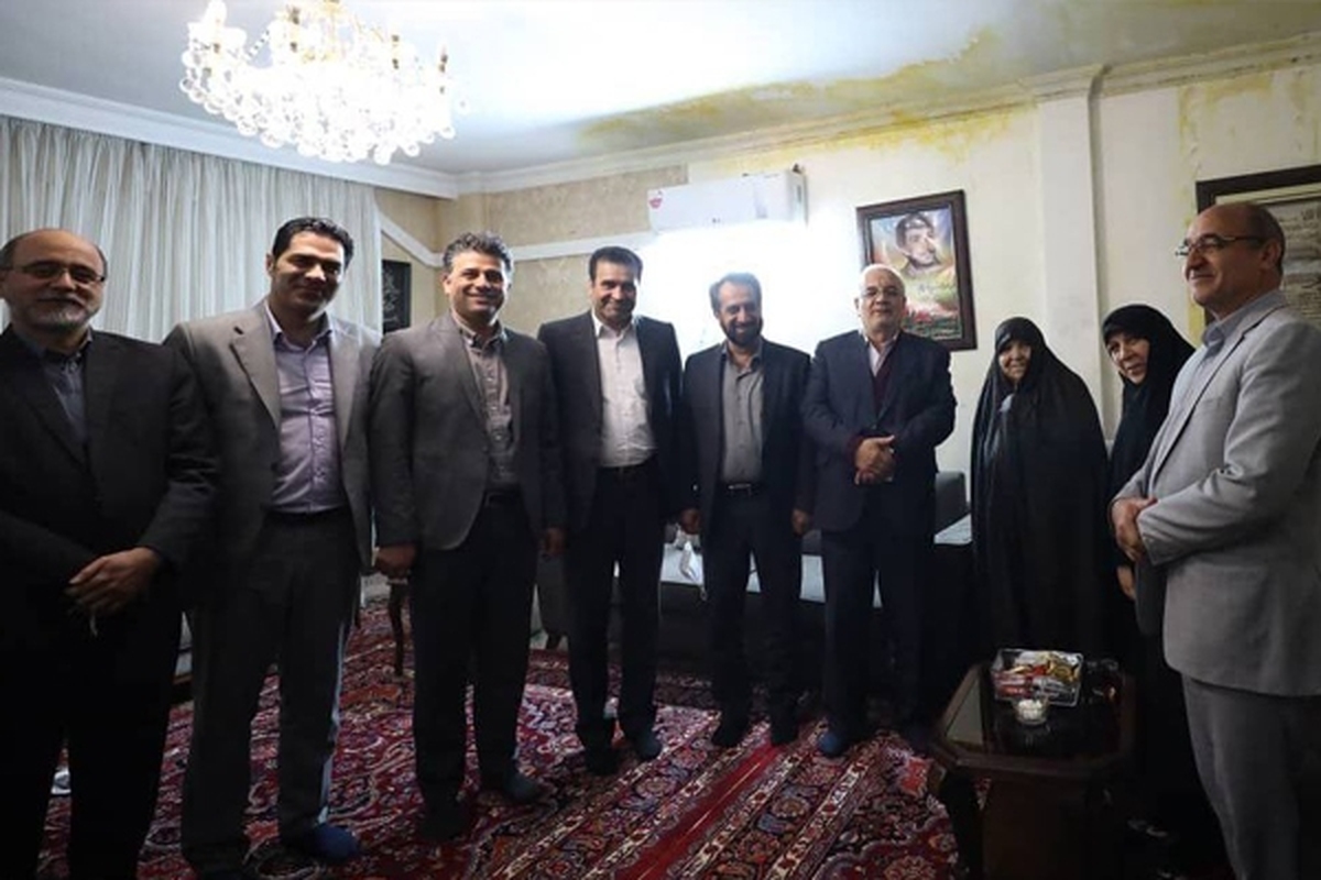 دیدار سرپرست شهرداری مشهد با خانواده شهید کاوه