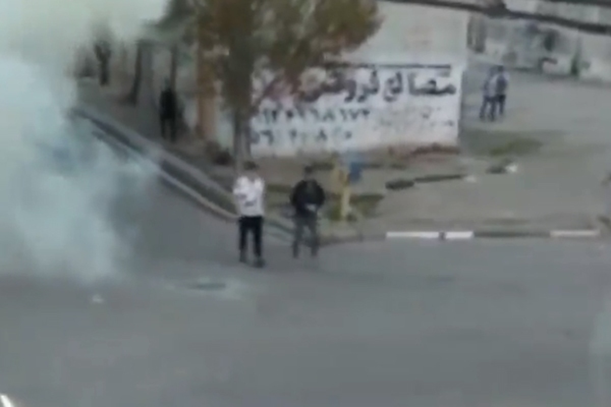 ویدئو |  لحظه انفجار نارنجک در دست یک نوجوان