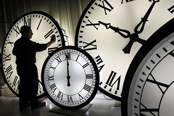 آیا تغییرنکردن ساعت در ابتدای سال ۱۴۰۲ اختلالی در سیستم‌ها و نرم‌افزار‌ها به وجود نمی‌آورد؟