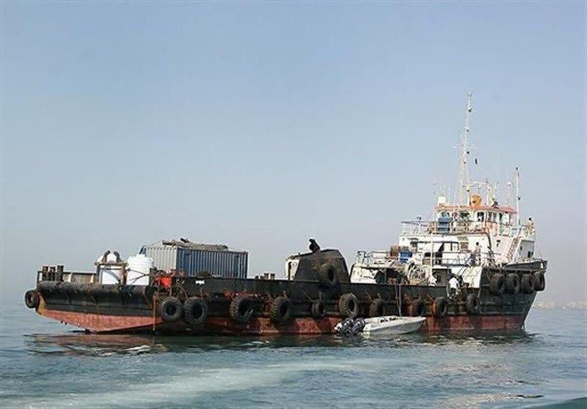 توقیف شناور حامل ۱۶۰ هزار لیتر سوخت قاچاق توسط نیروی دریایی سپاه در خلیج‌فارس+ جزئیات