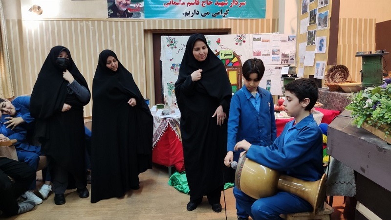برپایی «جشنواره آیین سرزمین من» از سوی دانش‌آموزان دبستان سما ۳ مشهد