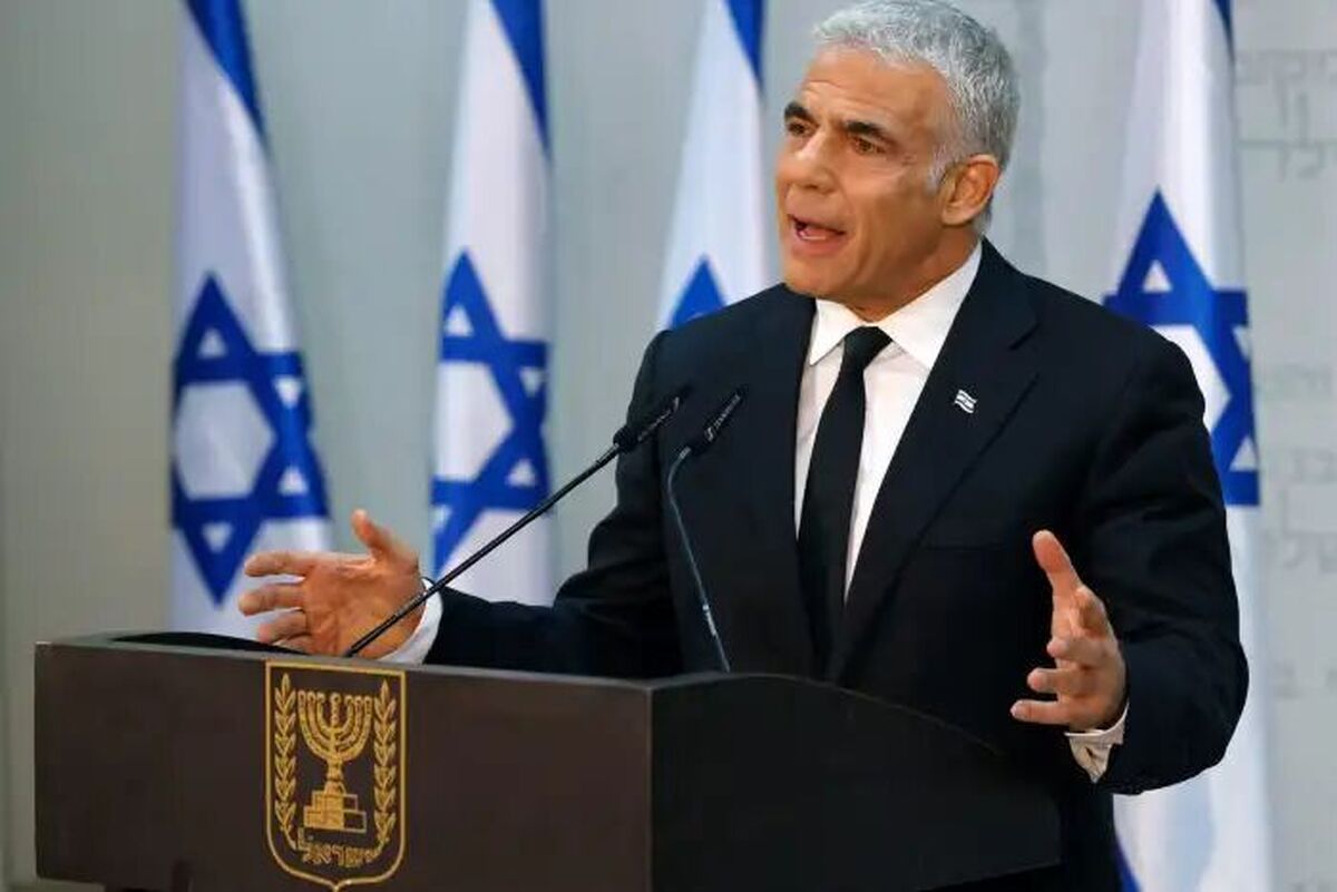 اعتراف نخست وزیر سابق اسرائیل به یک فروپاشی | لاپید: کشور ۶ ماه دیگر از درون متلاشی می‌شود