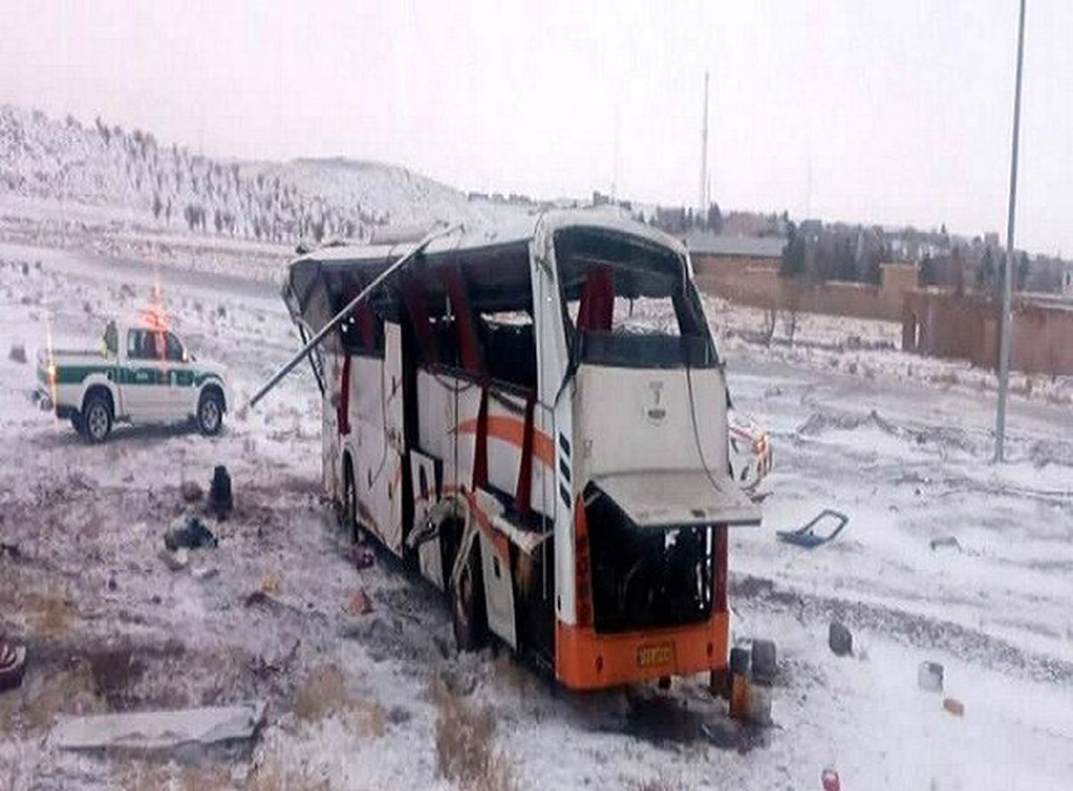 ۱۸ مصدوم حادثه واژگونی اتوبوس بیرجند به مشهد از بیمارستان ترخیص شدند