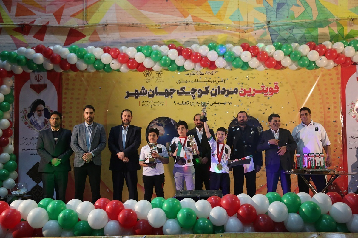 مردانی کوچک در نخستین دوره مسابقات «قوی‌ترین مردان کوچک جهان‌شهر» مشهد